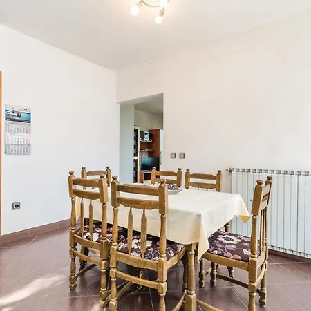 Damir With Sea View Apartamento *