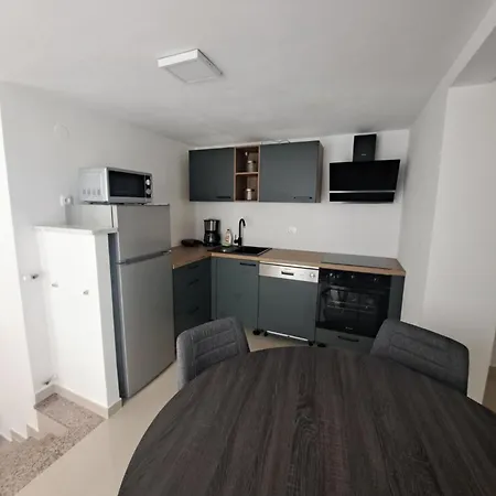 Appartamento Damir With Sea View