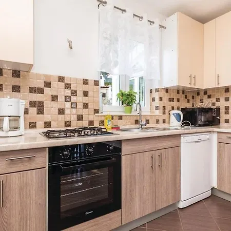 Appartamento Damir With Sea View