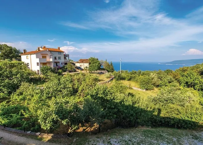 Apartament Damir With Sea View Brseč