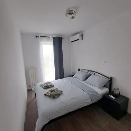 Apartment Damir With Sea View Brsec
