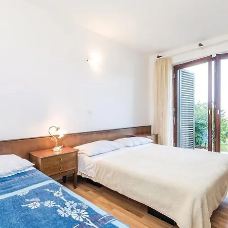 Damir With Sea View Apartment Brsec