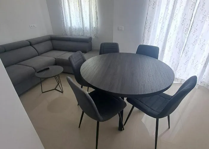 Διαμέρισμα Damir With Sea View *
